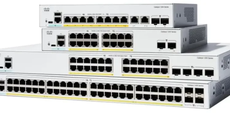 Imagen de switches Cisco Catalyst C1200 Series apilados