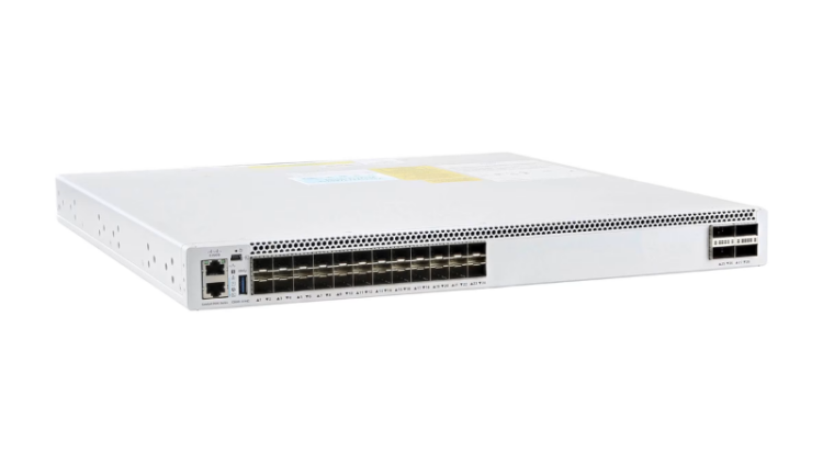 Cisco Catalyst C9500-24Y4C-E - Imagen de un switch de alto rendimiento con 24 puertos 25G y 4 puertos 100G ascendentes.