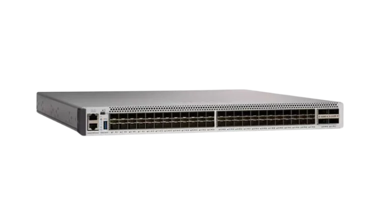 Cisco Catalyst C9500-48Y4C-EA-5 - Imagen de un switch con 48 puertos 25G y capacidades de alto rendimiento.